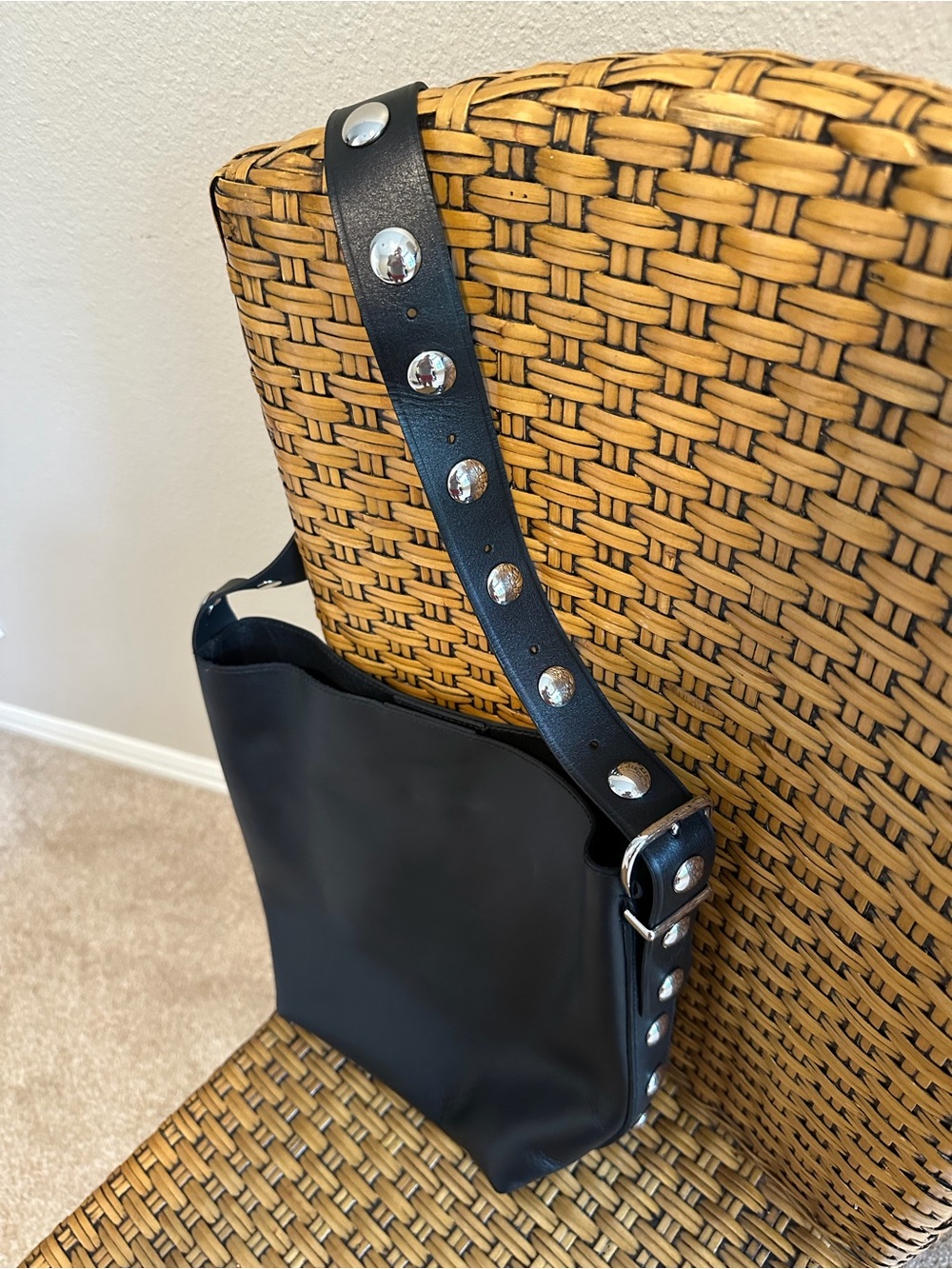 ☀️ New! MADEWELL Essential Medium Bucket Tote in True Black - Picture 11 of 16